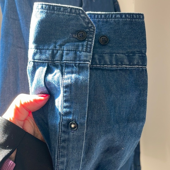 NWT Men’s Banana Republic XL Untucked Standard Fit Denim Button Down - Picture 4 of 9